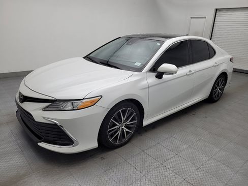 Used 2021 Toyota Camry XLE FWD image 2