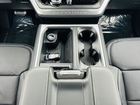 New 2025 Ford Expedition Platinum w/ Stealth Performance Package image 33