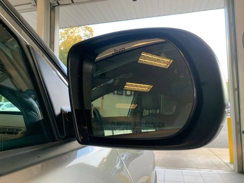 Used 2023 Jeep Compass Limited AWD/4WD image 23