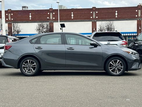 Used 2023 Kia Forte LXS w/ LXS Technology Package image 3