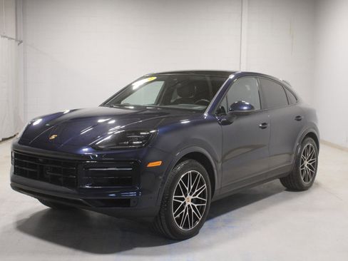 Used 2024 Porsche Cayenne Coupe AWD/4WD image 1