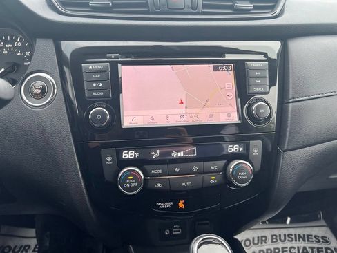 Used 2018 Nissan Rogue SV w/ Sun & Sound Touring Package AWD/4WD image 23