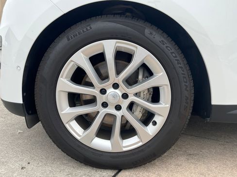 Used 2025 Land Rover Range Rover Sport SE image 32