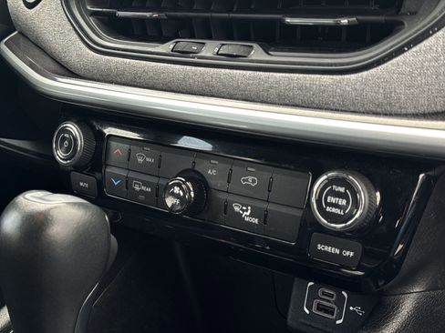 Used 2022 Jeep Compass Latitude image 33