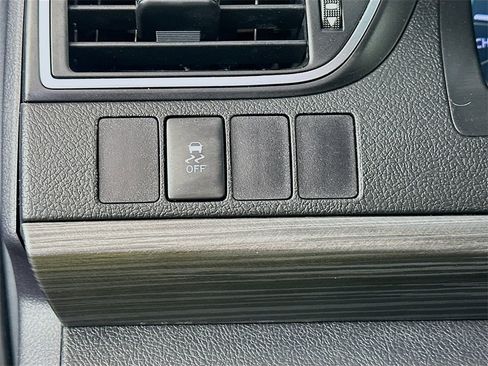 Used 2016 Toyota Camry LE image 10