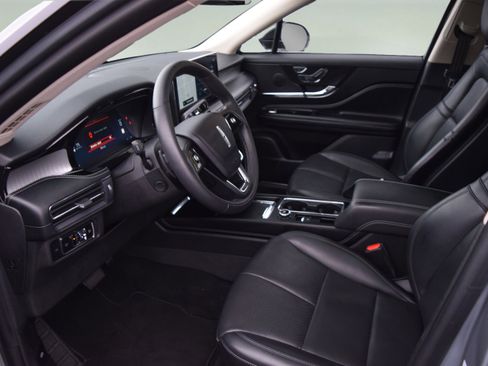 Used 2024 Lincoln Corsair Premiere w/ Equipment Group 101A image 8