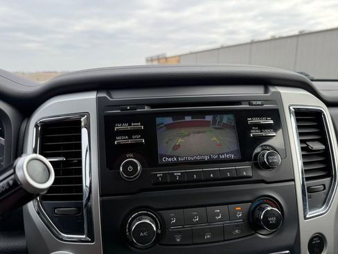 Used 2018 Nissan Titan SV image 22