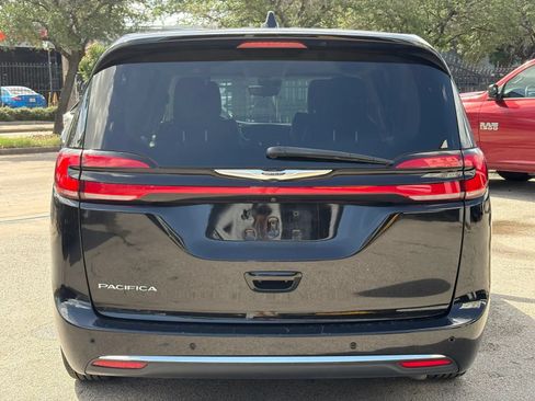 Used 2024 Chrysler Pacifica Touring-L FWD image 29