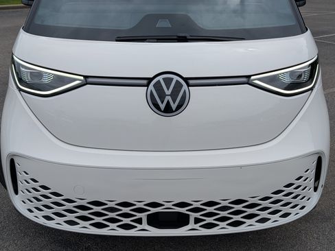 Used 2025 Volkswagen ID. Buzz Pro S RWD image 12
