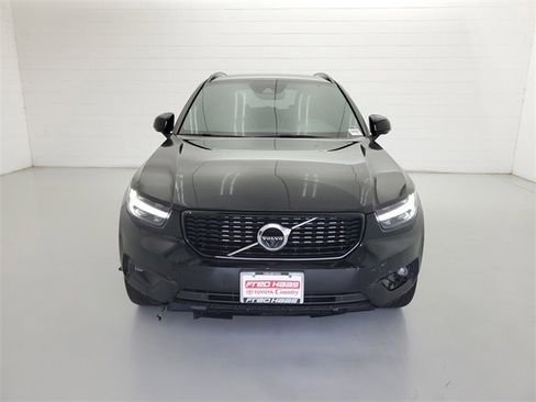 Used 2020 Volvo XC40 T4 R-Design w/ Advanced Package image 3