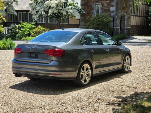 Used 2017 Volkswagen Jetta GLI FWD image 4