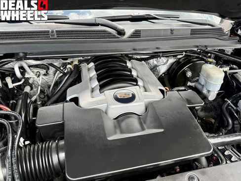 Used 2018 Cadillac Escalade Premium Luxury RWD image 5