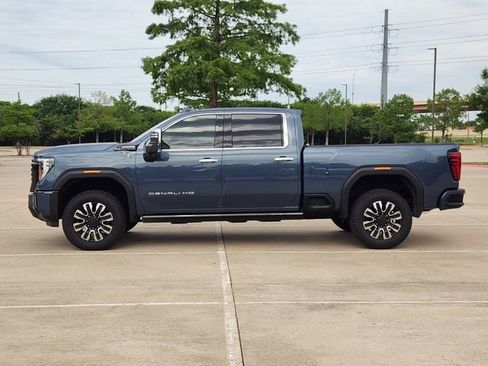 Used 2025 GMC Sierra 2500 Denali Ultimate AWD/4WD image 4
