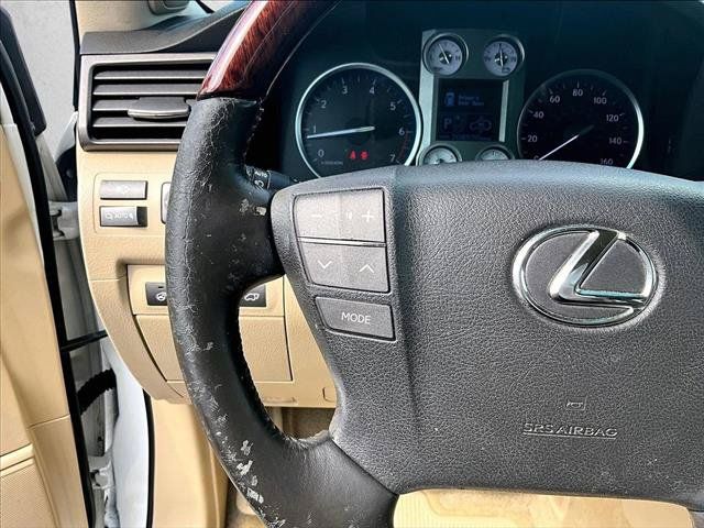 Used 2011 Lexus LX 570 4WD w/ Luxury Pkg w/Pre-crash image 18