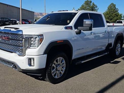 Used 2022 GMC Sierra 3500 Denali w/ Technology Package AWD/4WD image 4