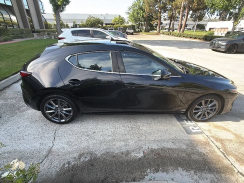Used 2021 MAZDA MAZDA3 s FWD image 10