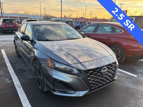 Used 2025 Nissan Altima 2.5 SR image 1