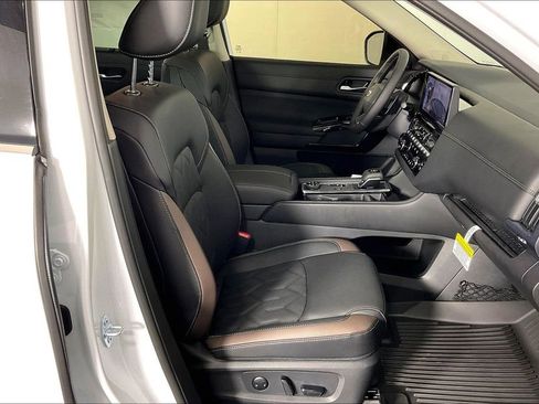 New 2026 Nissan Pathfinder Platinum w/ Cargo Package AWD/4WD image 44
