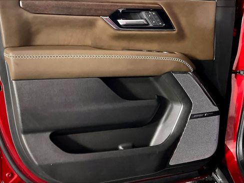 Certified 2025 GMC Yukon XL Denali Ultimate w/ LPO, Floor Liner Package AWD/4WD image 21