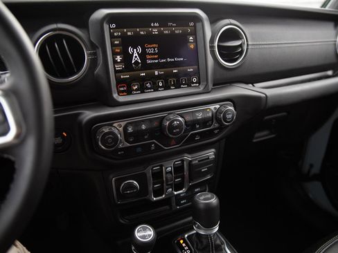 Used 2023 Jeep Wrangler Unlimited Sahara w/ Cold Weather Group AWD/4WD image 14