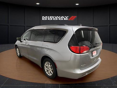 Used 2021 Chrysler Voyager Lxi image 3