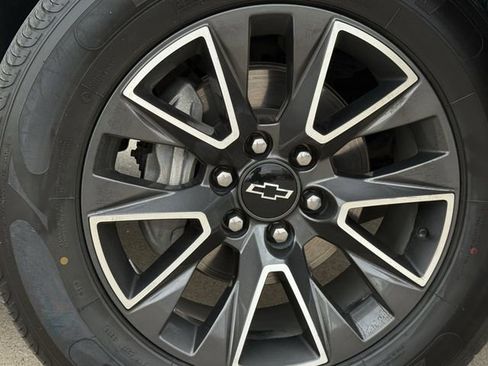 Used 2024 Chevrolet Tahoe Z71 w/ Luxury Package image 9