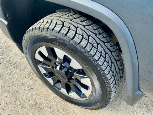 Used 2020 Chevrolet Silverado 2500 Custom w/ Custom Value Package image 18