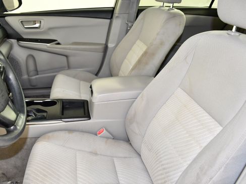 Used 2016 Toyota Camry LE FWD image 34