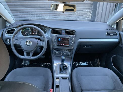 Used 2016 Volkswagen e-Golf SE w/ DC Fast Charging Package image 18