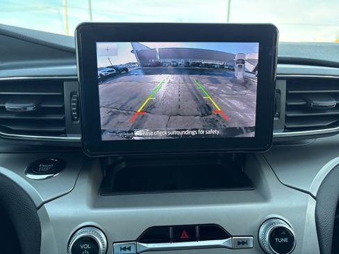 Used 2022 Ford Explorer XLT w/ Equipment Group 202A image 25