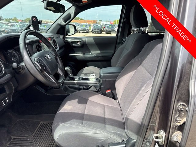 Used 2017 Toyota Tacoma TRD Sport w/ Tow Package (A/T) AWD/4WD image 2