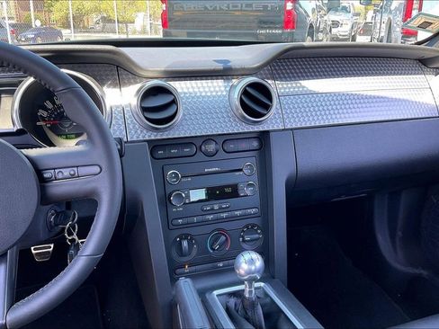 Used 2009 Ford Mustang GT RWD image 5