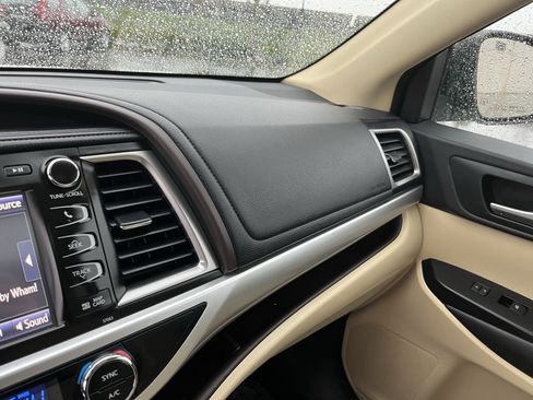 Used 2015 Toyota Highlander XLE image 24