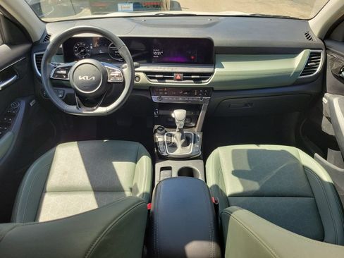 Certified 2024 Kia Seltos SX w/ SX Sunroof Package AWD/4WD image 9