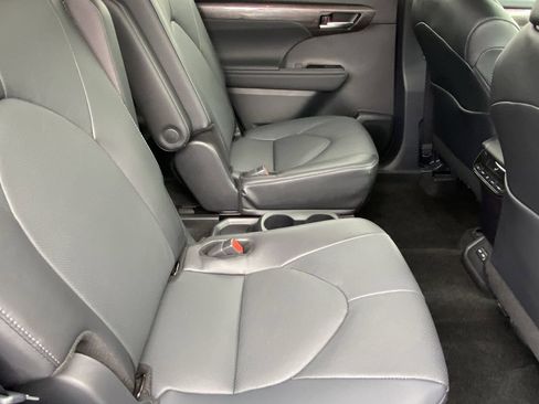 Certified 2026 Toyota Highlander Limited AWD/4WD image 18