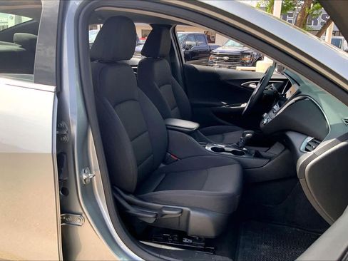 Used 2025 Chevrolet Malibu LS image 9