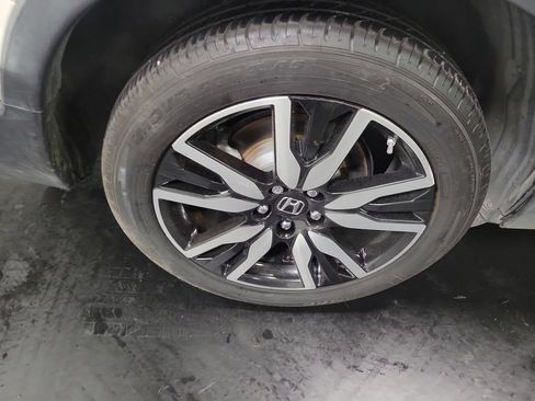 Used 2019 Honda Pilot Touring image 11