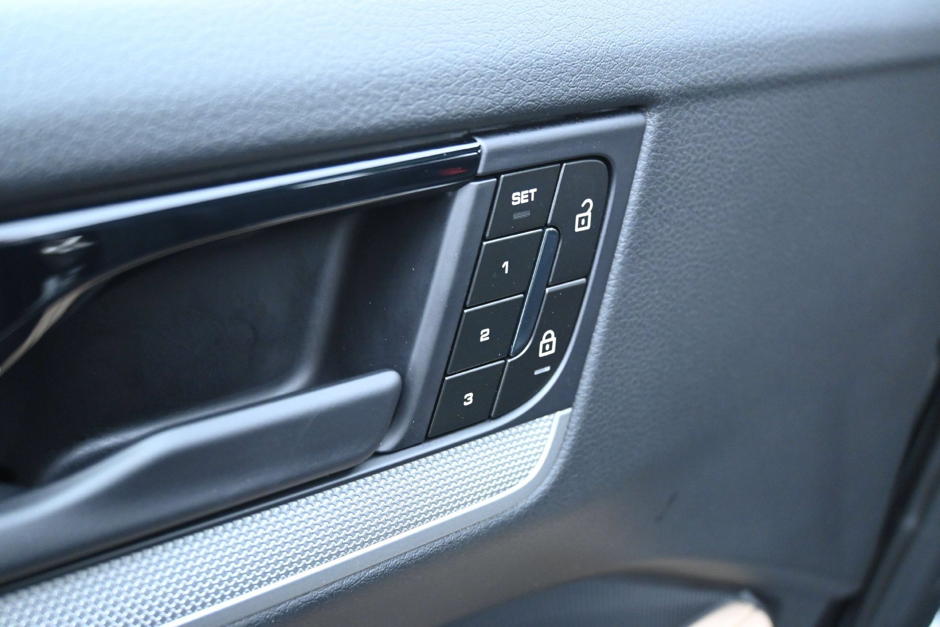 Used 2024 Porsche Cayenne AWD/4WD image 21