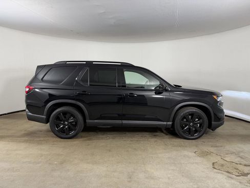 Used 2025 Honda Pilot Black Edition image 6