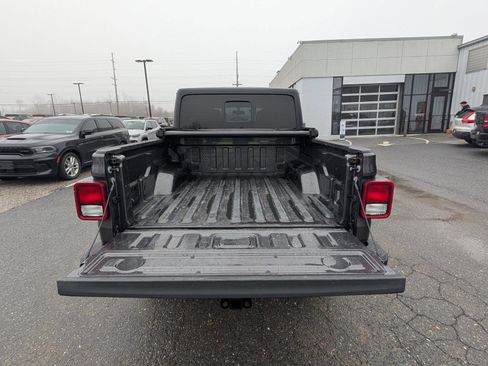 Used 2020 Jeep Gladiator Sport image 12