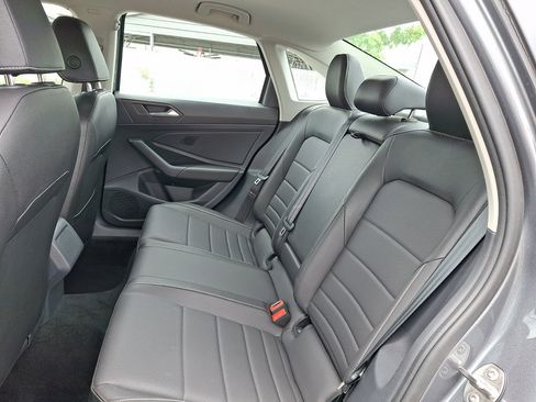 Used 2024 Volkswagen Jetta SE FWD image 20