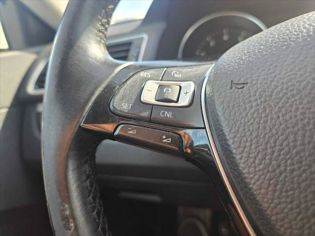 Used 2018 Volkswagen Passat 2.0T R-Line w/ R-Line Lighting Package FWD image 31
