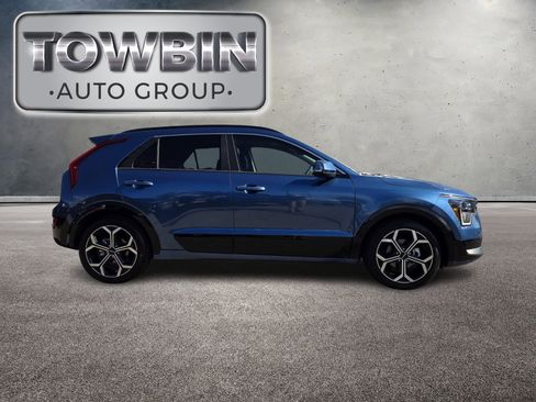 Used 2024 Kia Niro SX Touring image 3