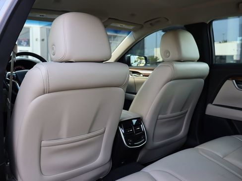 Used 2019 Cadillac XTS Luxury image 35