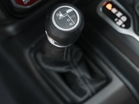 Used 2026 Jeep Wrangler Unlimited Rubicon AWD/4WD image 12