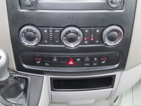 Used 2018 Mercedes-Benz Sprinter 2500 image 26