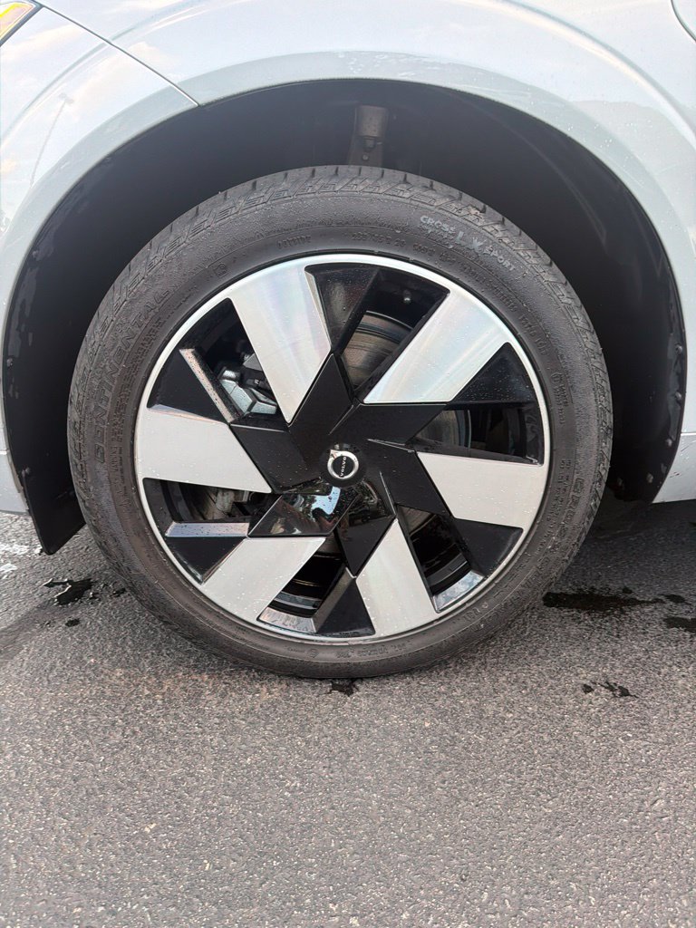 Used 2024 Volvo XC60 T8 Ultimate AWD/4WD image 4