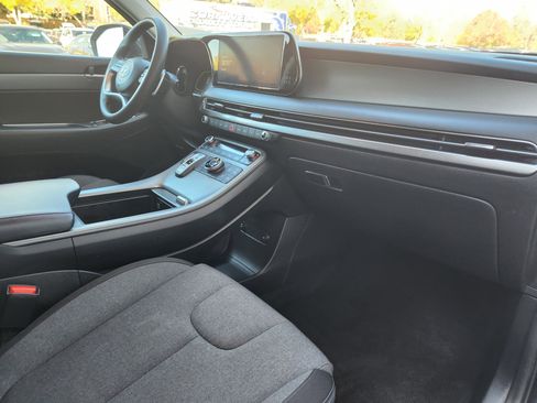 Used 2024 Hyundai Palisade SE image 17