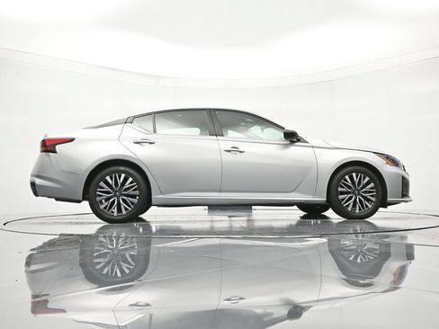 Certified 2025 Nissan Altima 2.5 SV FWD image 39