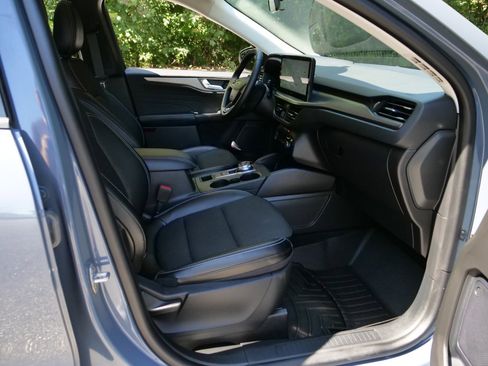 Used 2024 Ford Escape SE image 46